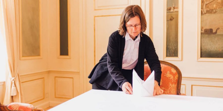 Praxisübung zum Falten von Servietten